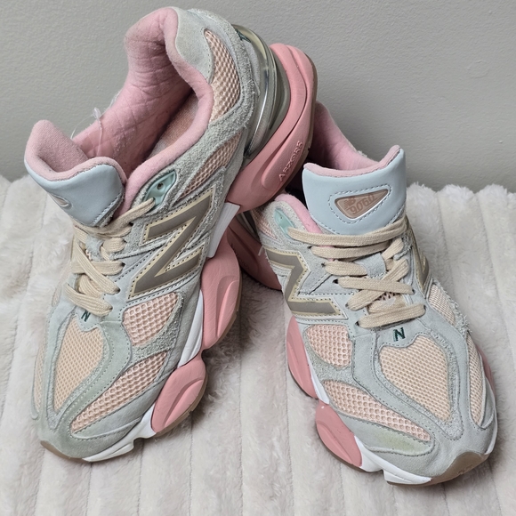 New Balance 9060 "INSIDE VOICES" Sneaker Sz Men 8.5 Women Size 10.5 - Picture 1 of 13